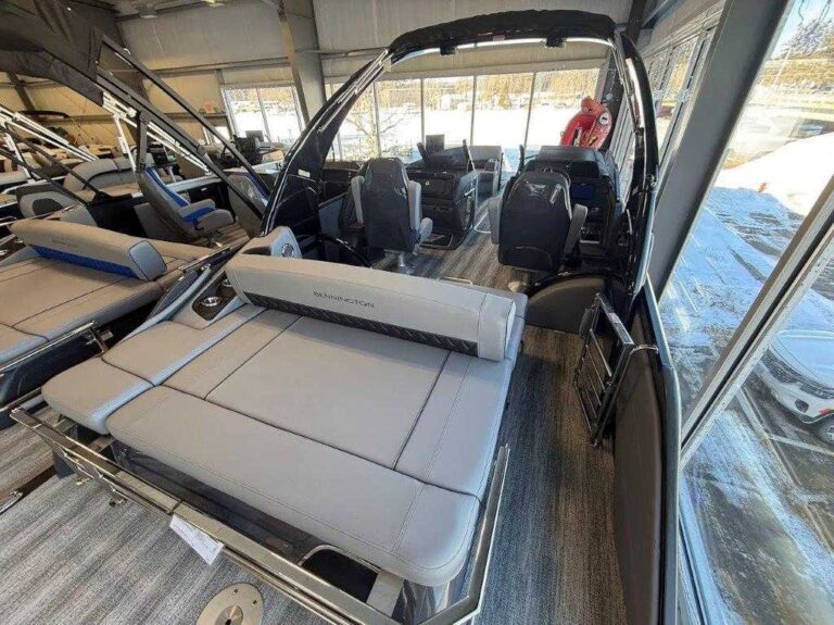 2026 Bennington 25QXSBWA - NEW DESIGN - ESP+ - Windshield - V10 425 HP!!! US-ETWS9307J526 [photo 29]